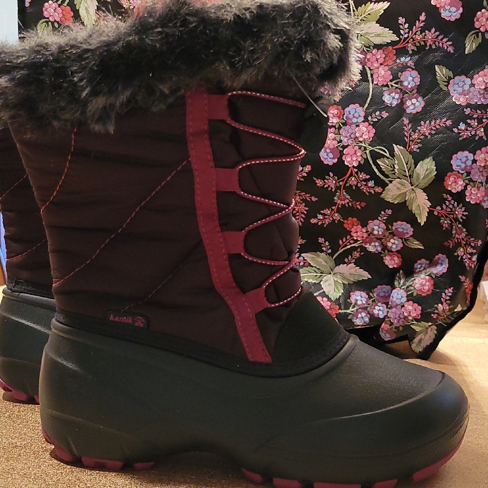 Kamik Child's Size 3Winter Boots - Black and Burgundy